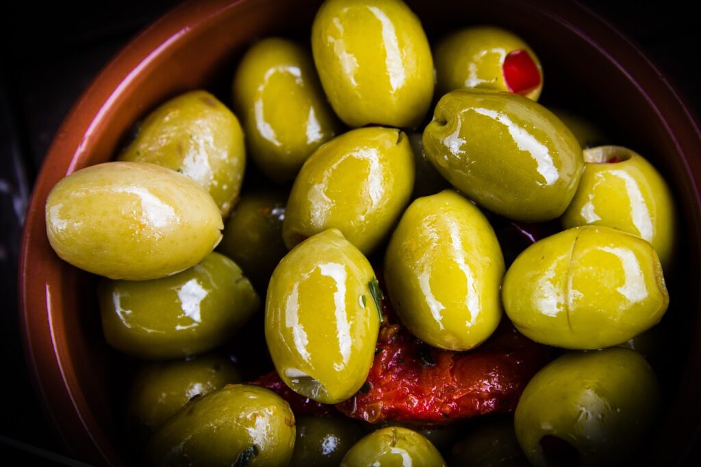 olives, food, healthy-2431689.jpg